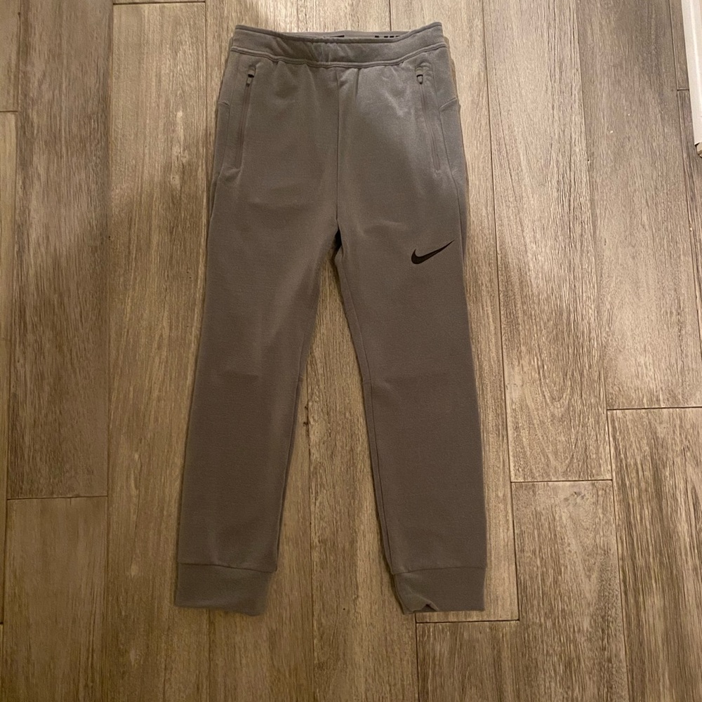 gray nike sweatpants
